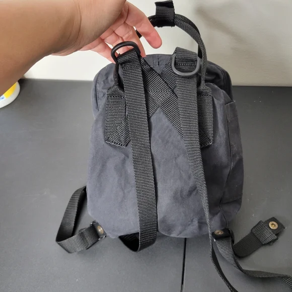 Fjallraven Kånken Mini Black Backpack - Picture 4 of 7